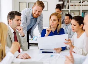 Các Yếu tố Quyết định Sự Chăm chỉ Của Nhân Viên Trong Công việc